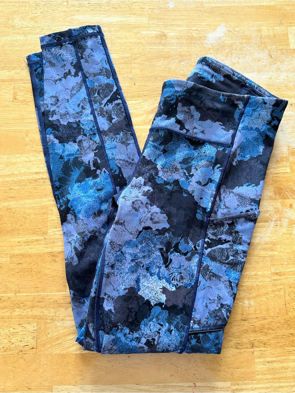 Lululemon leggings size 6